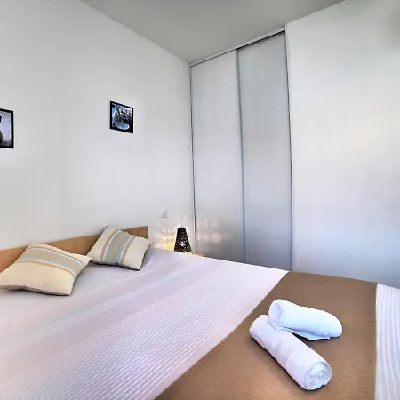 Semesterbostad Le Riveau By Interhome *